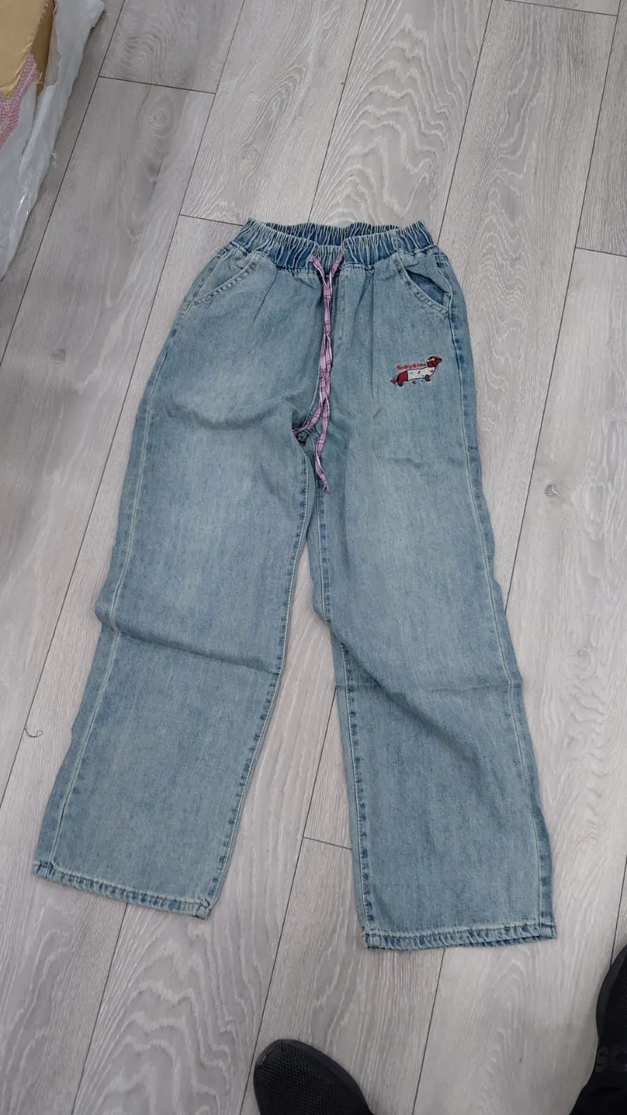 Jean lacÃ©e rose broderie teckel 9012