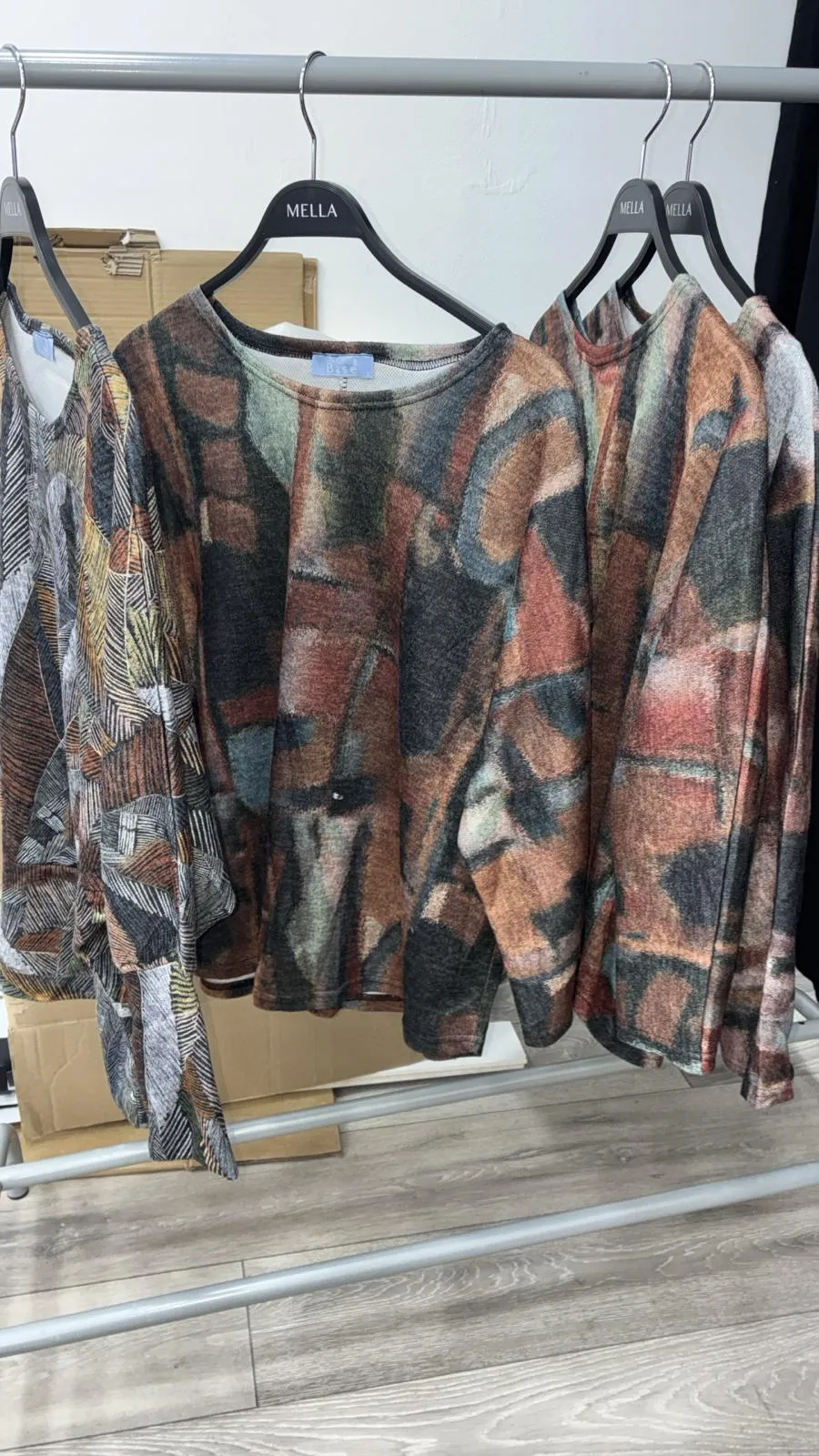Pull Ã  motif sombre 2100056