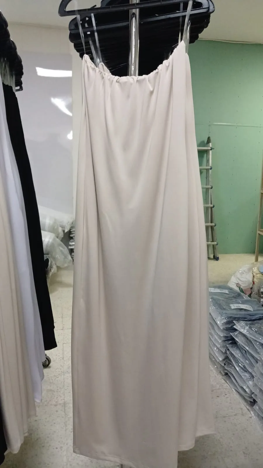 ROBE LONGUE UNI SANS BRETELLE ROB-0334