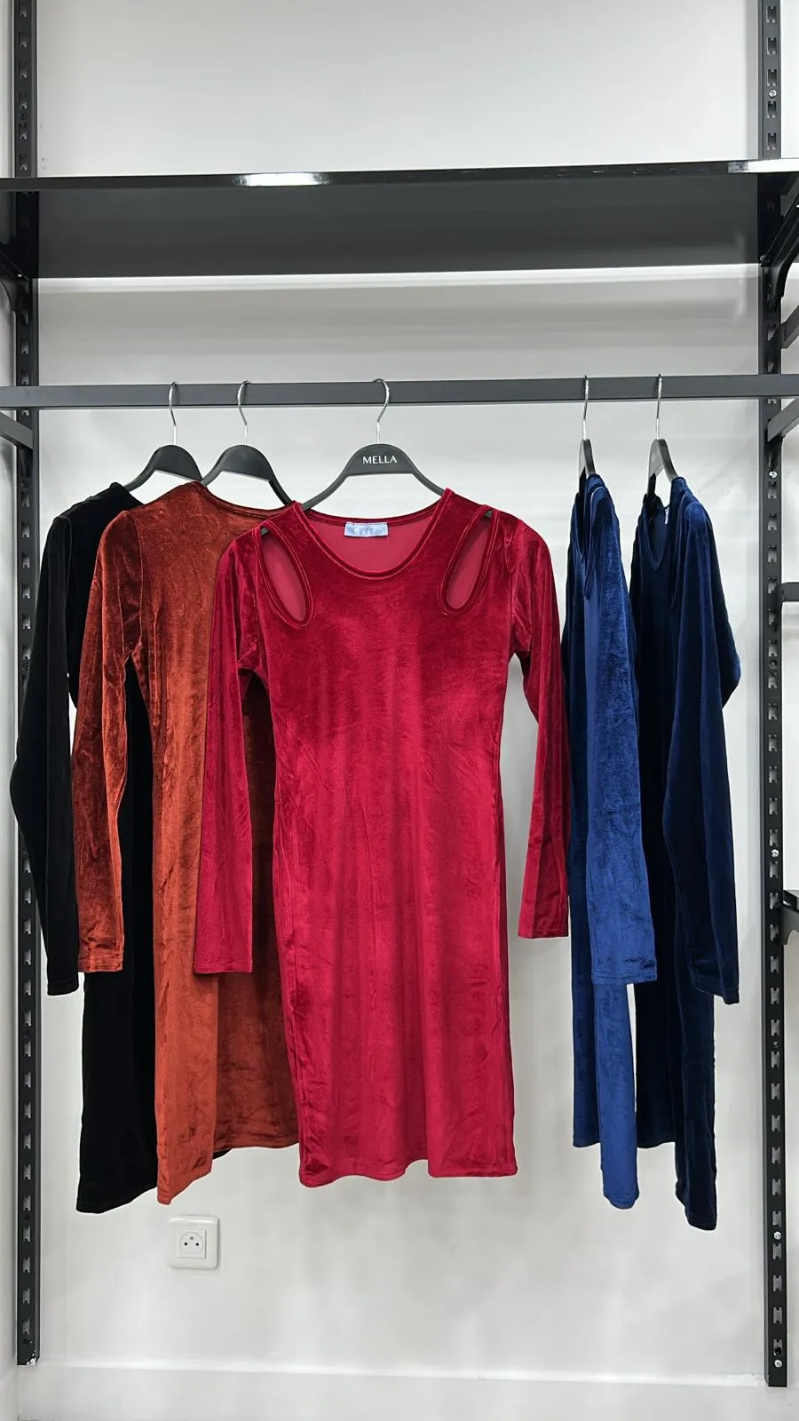Robe en velours col trouÃ© 121020